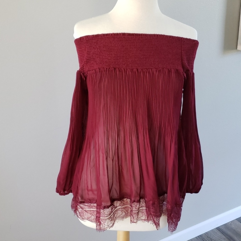 NWT Off the shoulder blouse